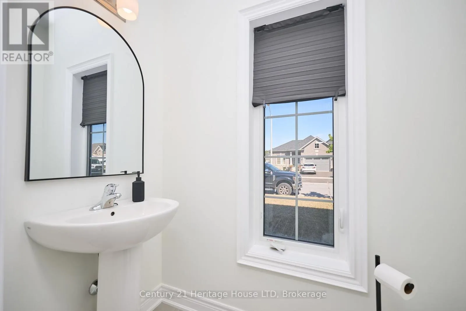 UPPER - 439 VIKING STREET #Upper