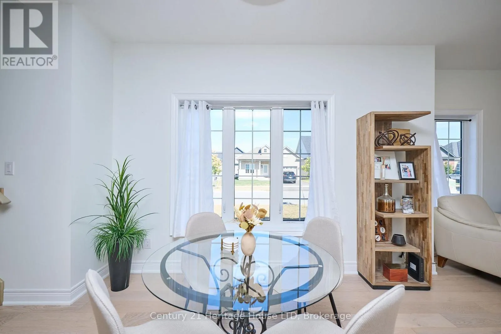 UPPER - 439 VIKING STREET #Upper