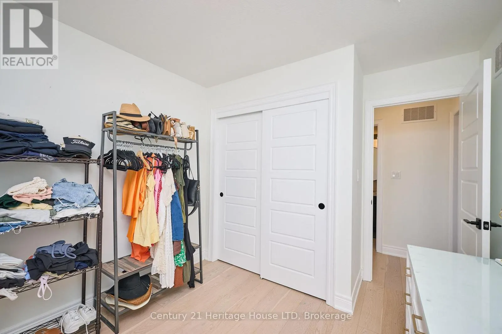 UPPER - 439 VIKING STREET #Upper