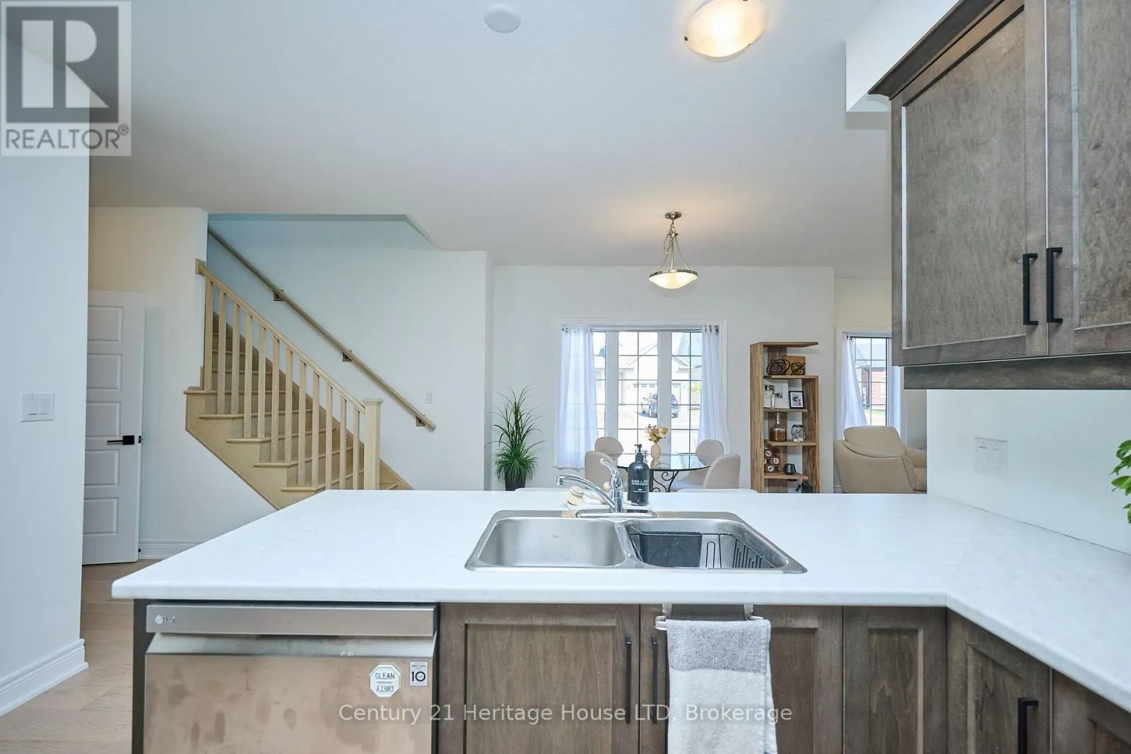 UPPER - 439 VIKING STREET #Upper