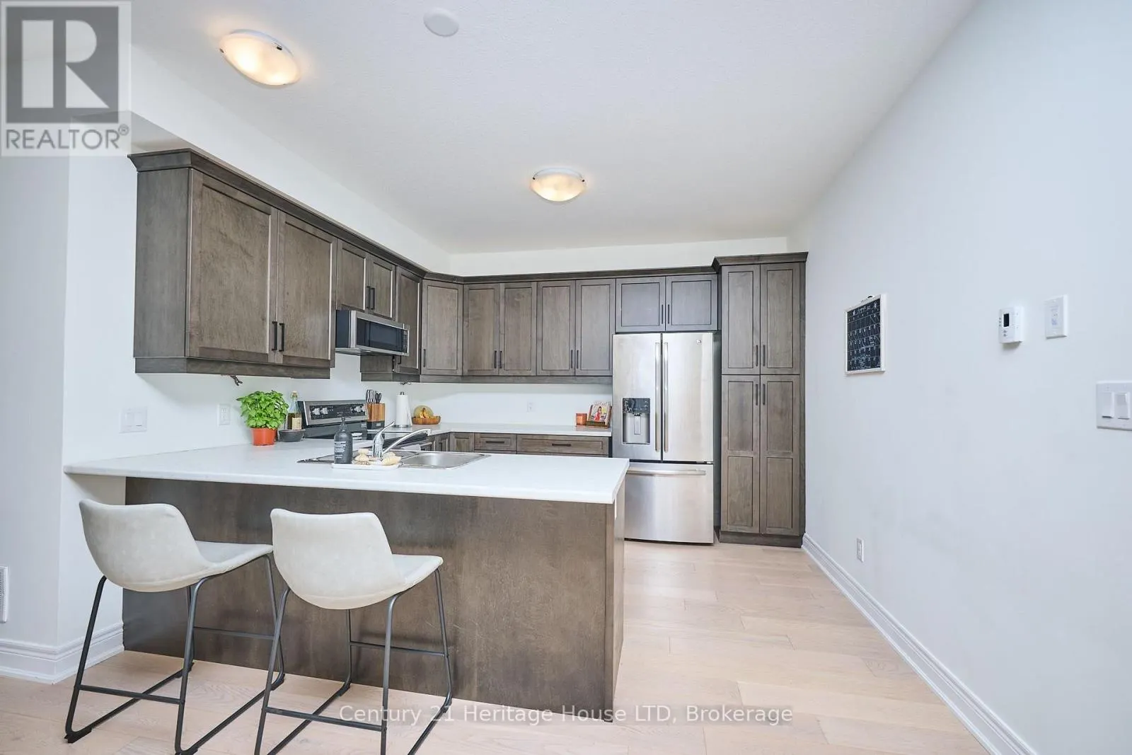 UPPER - 439 VIKING STREET #Upper
