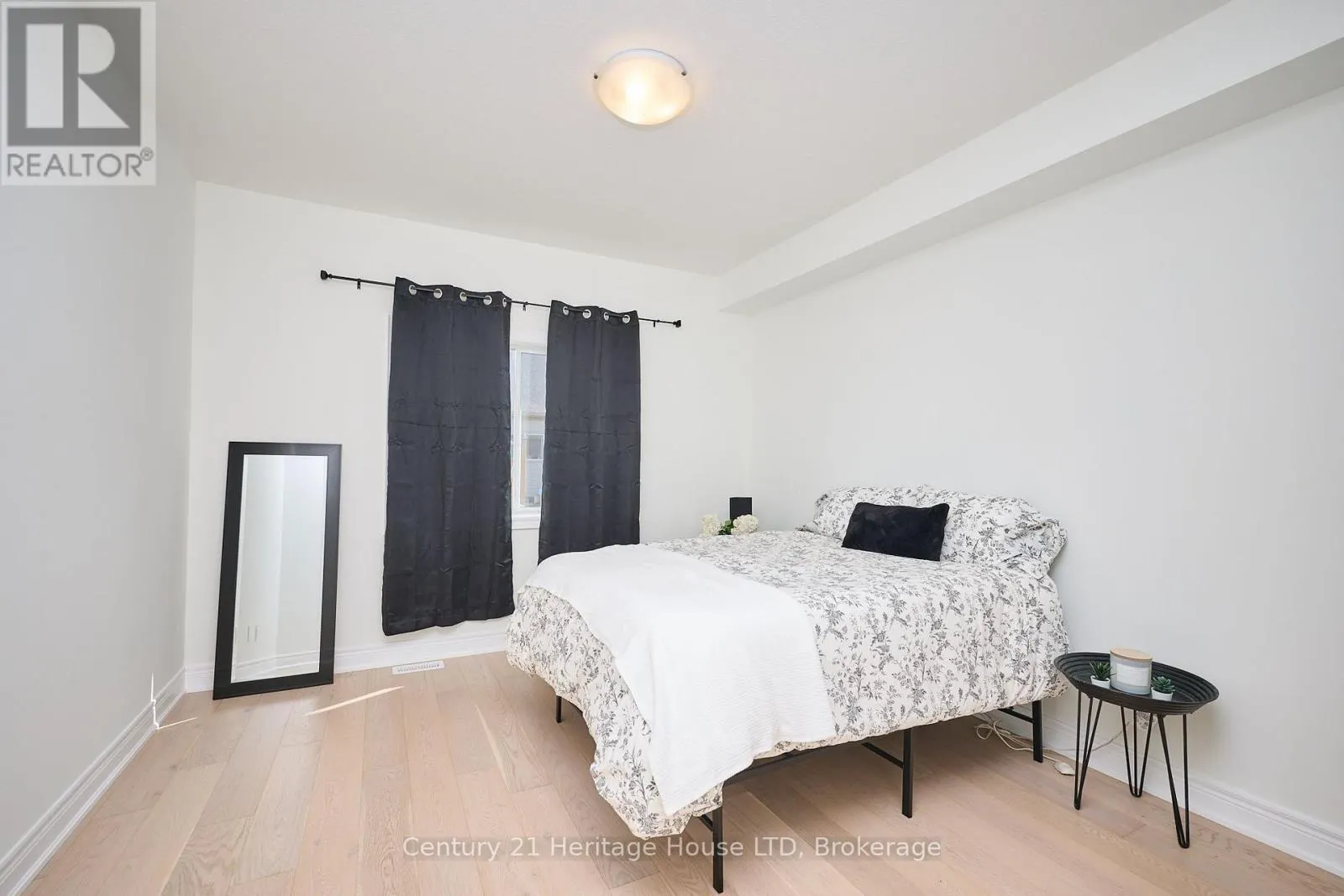 UPPER - 439 VIKING STREET #Upper