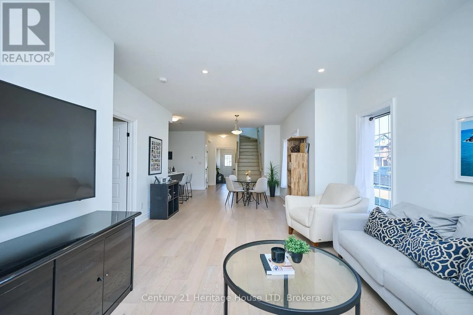 UPPER - 439 VIKING STREET #Upper