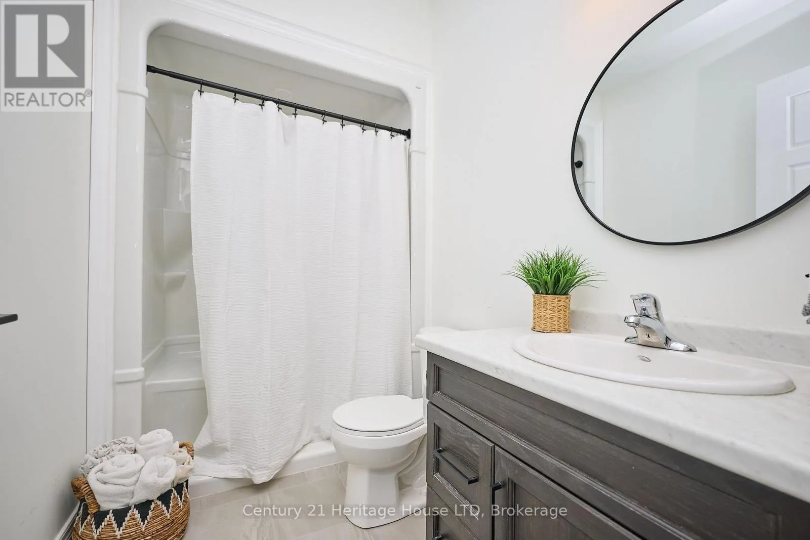 UPPER - 439 VIKING STREET #Upper