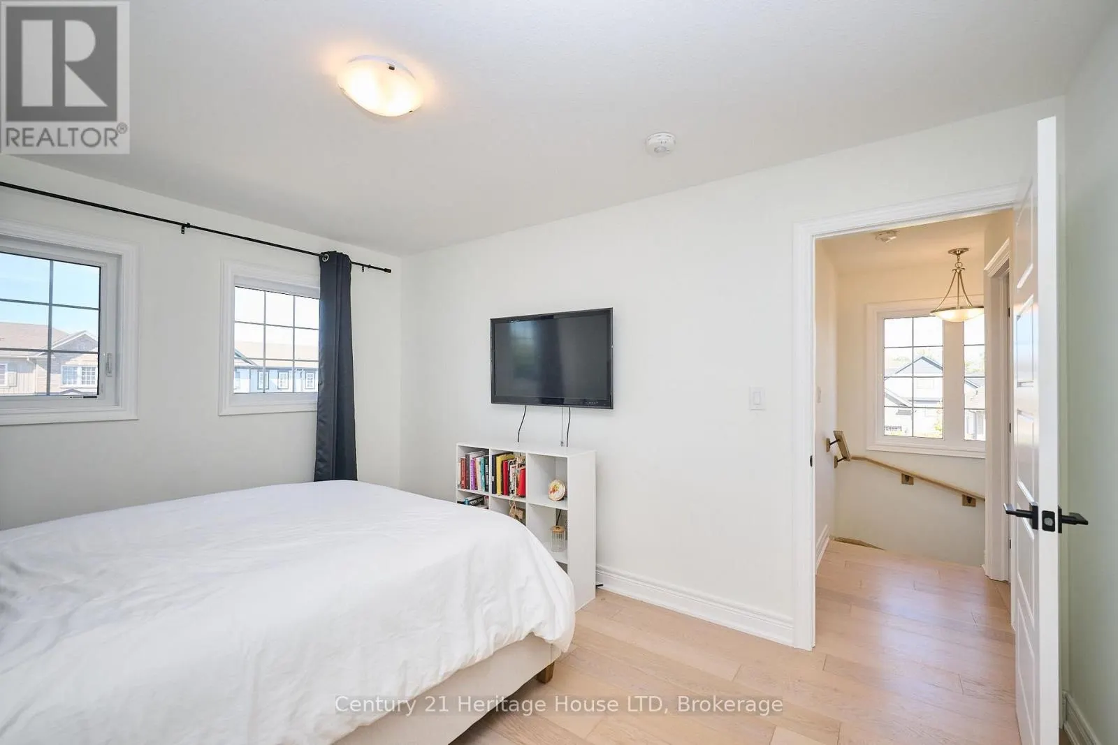 UPPER - 439 VIKING STREET #Upper