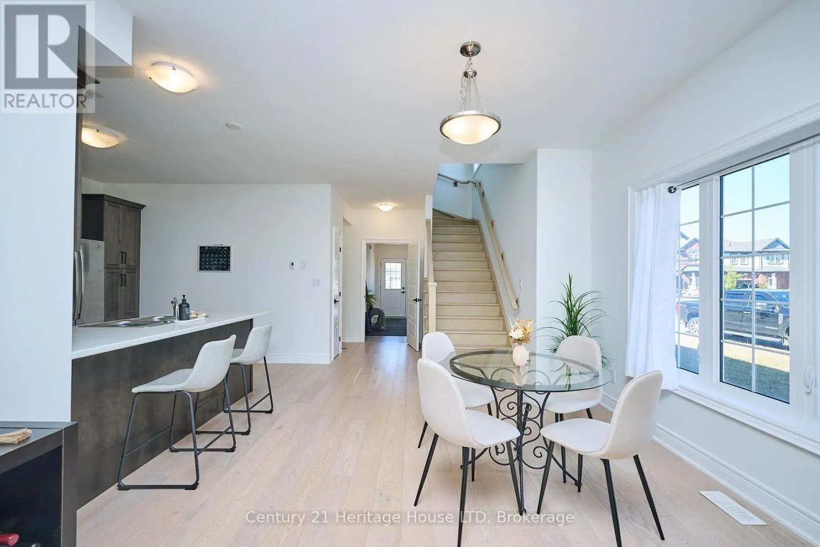 UPPER - 439 VIKING STREET #Upper
