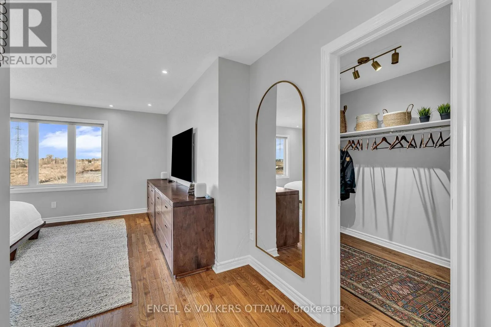 1080 NORTHGRAVES CRESCENT