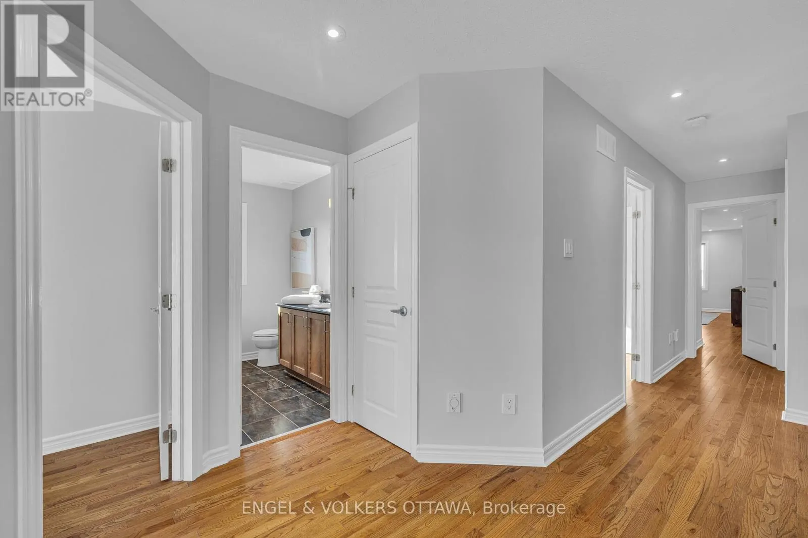 1080 NORTHGRAVES CRESCENT
