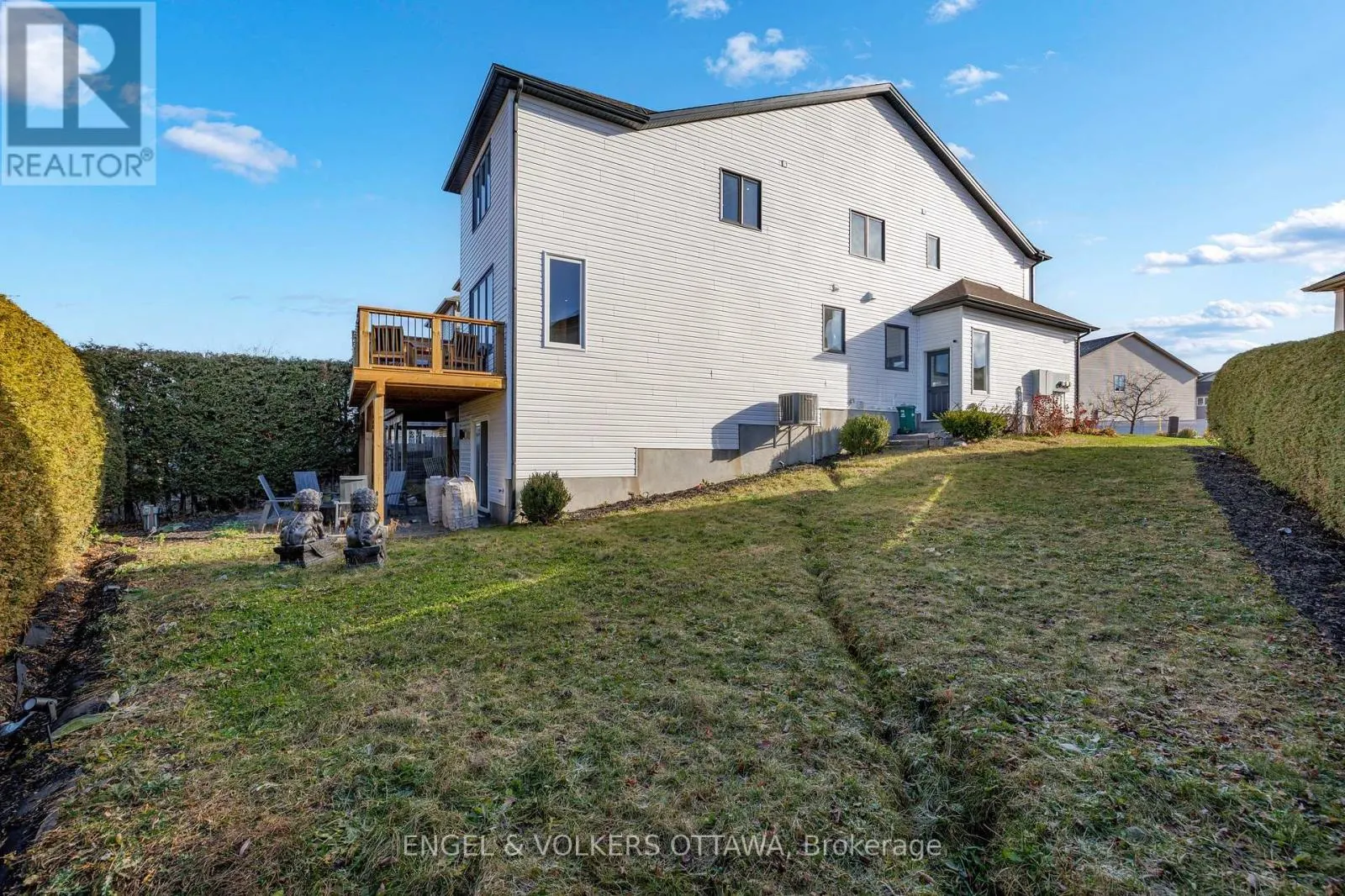 1080 NORTHGRAVES CRESCENT
