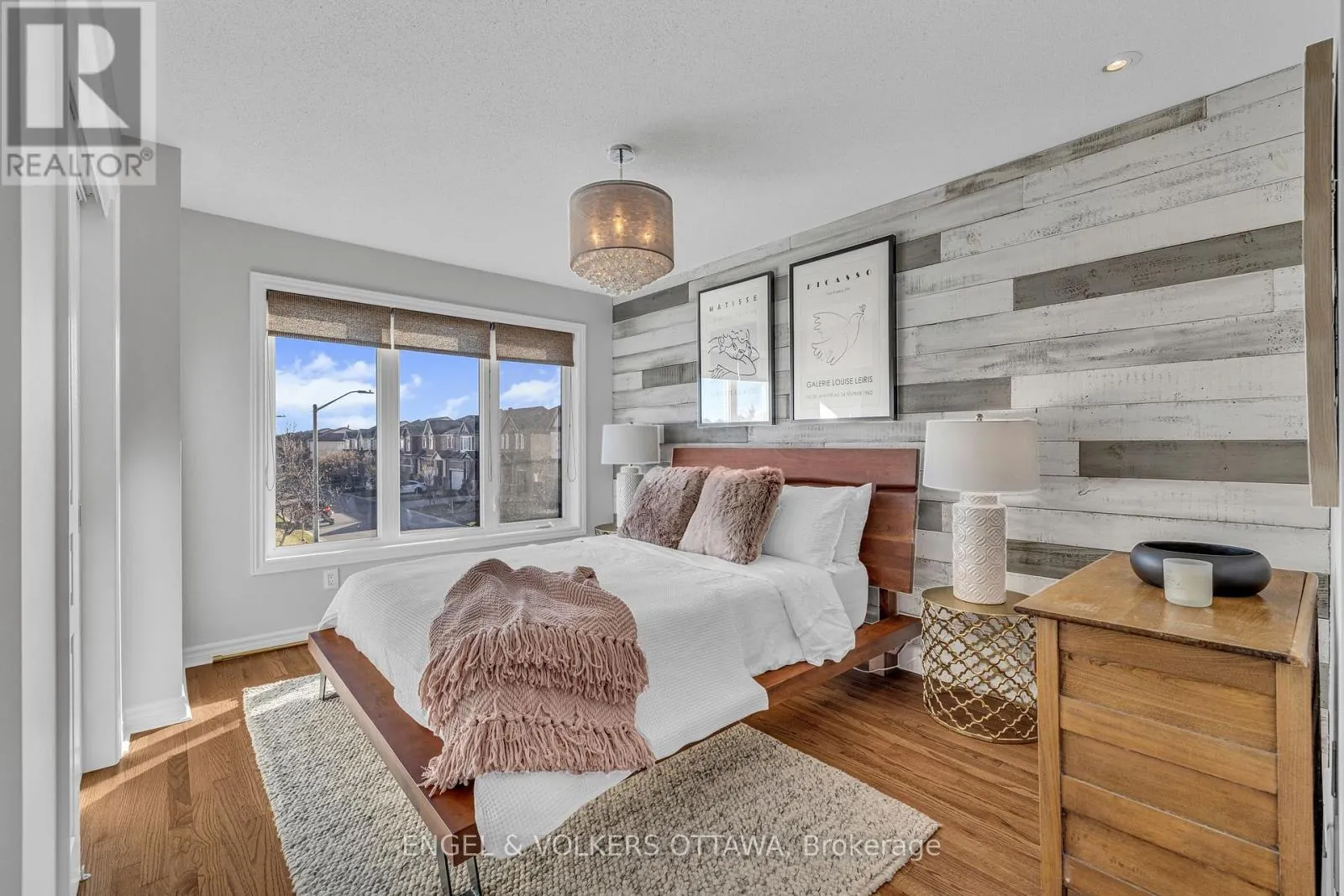 1080 NORTHGRAVES CRESCENT