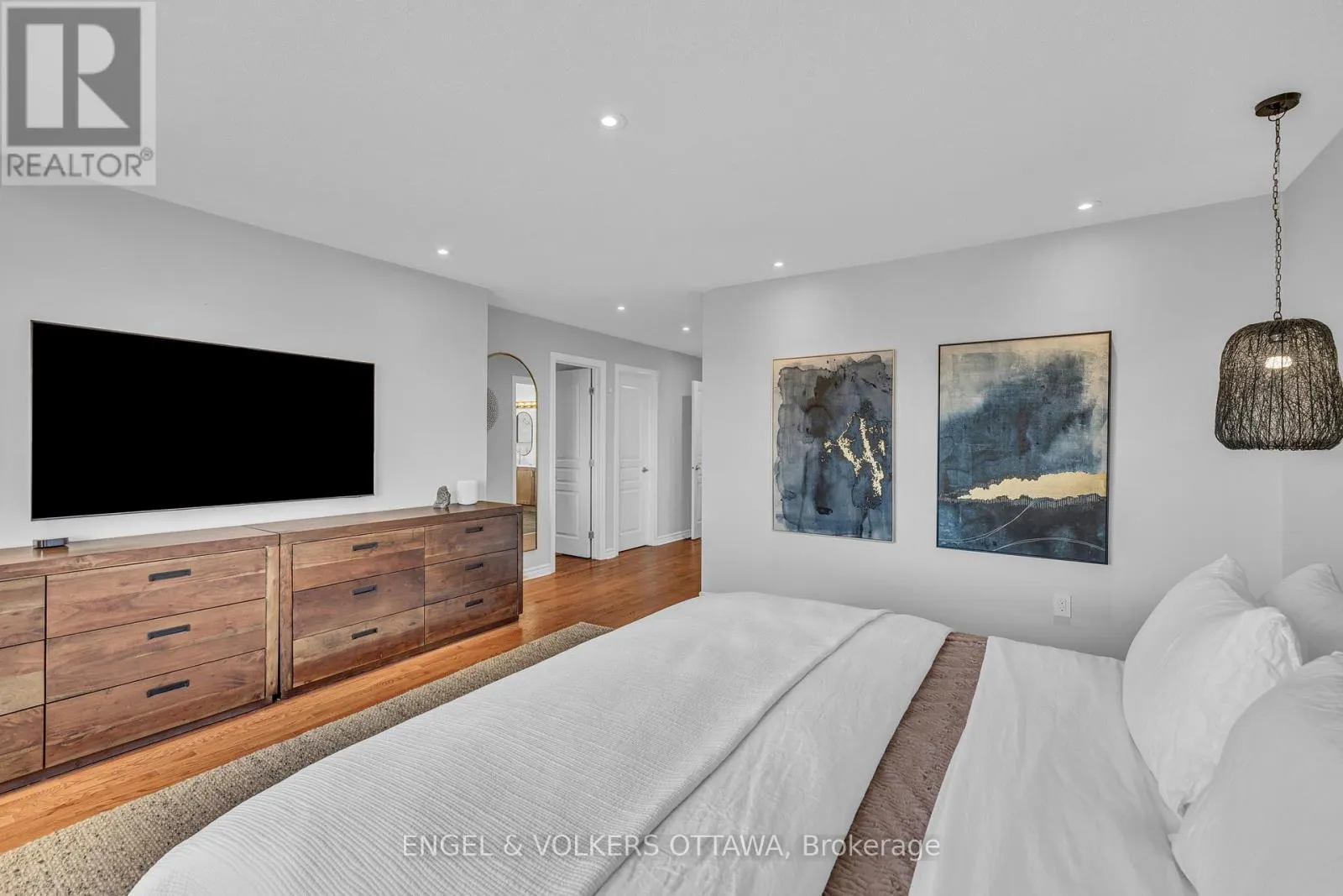 1080 NORTHGRAVES CRESCENT