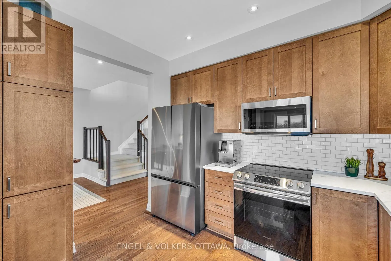 1080 NORTHGRAVES CRESCENT