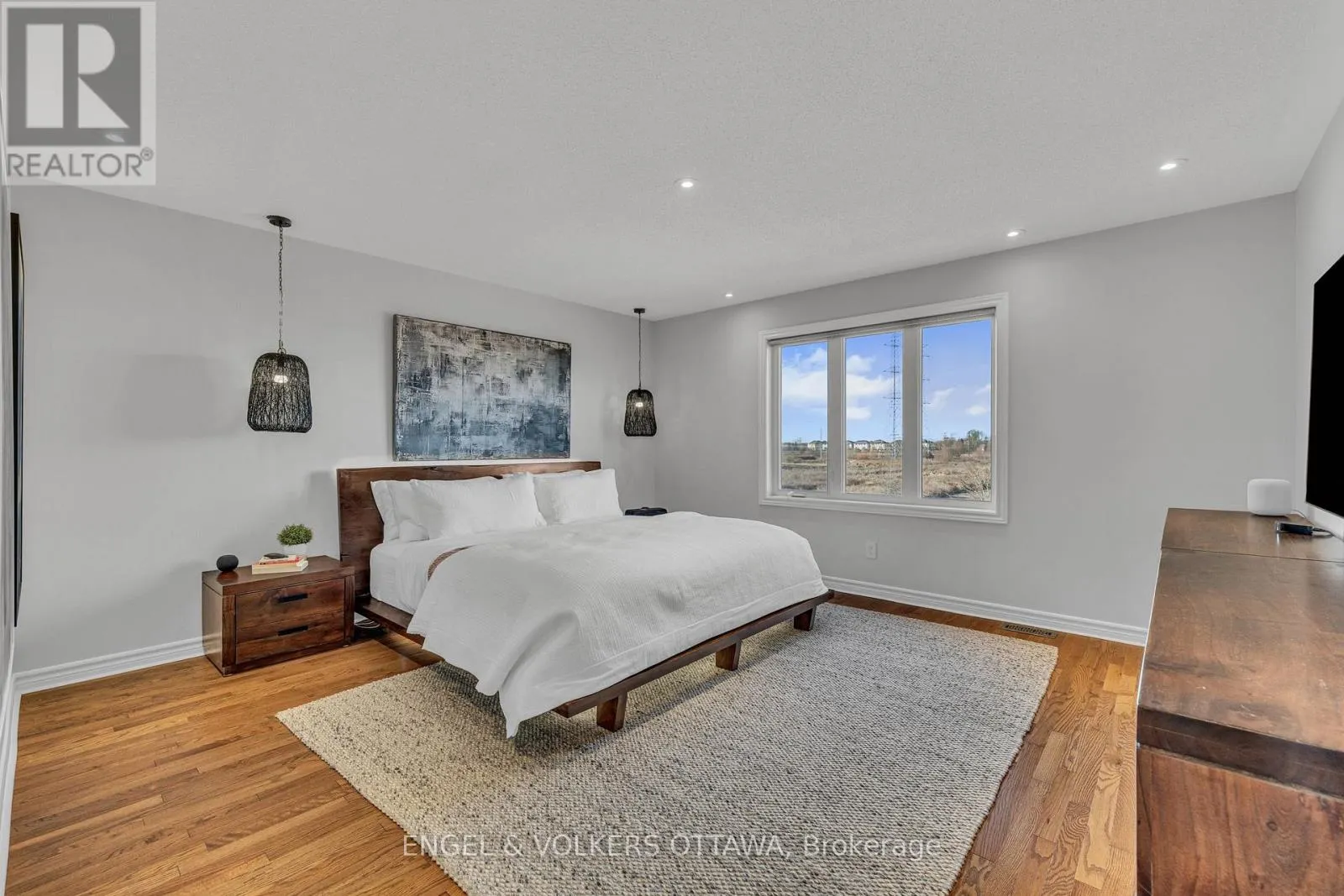 1080 NORTHGRAVES CRESCENT