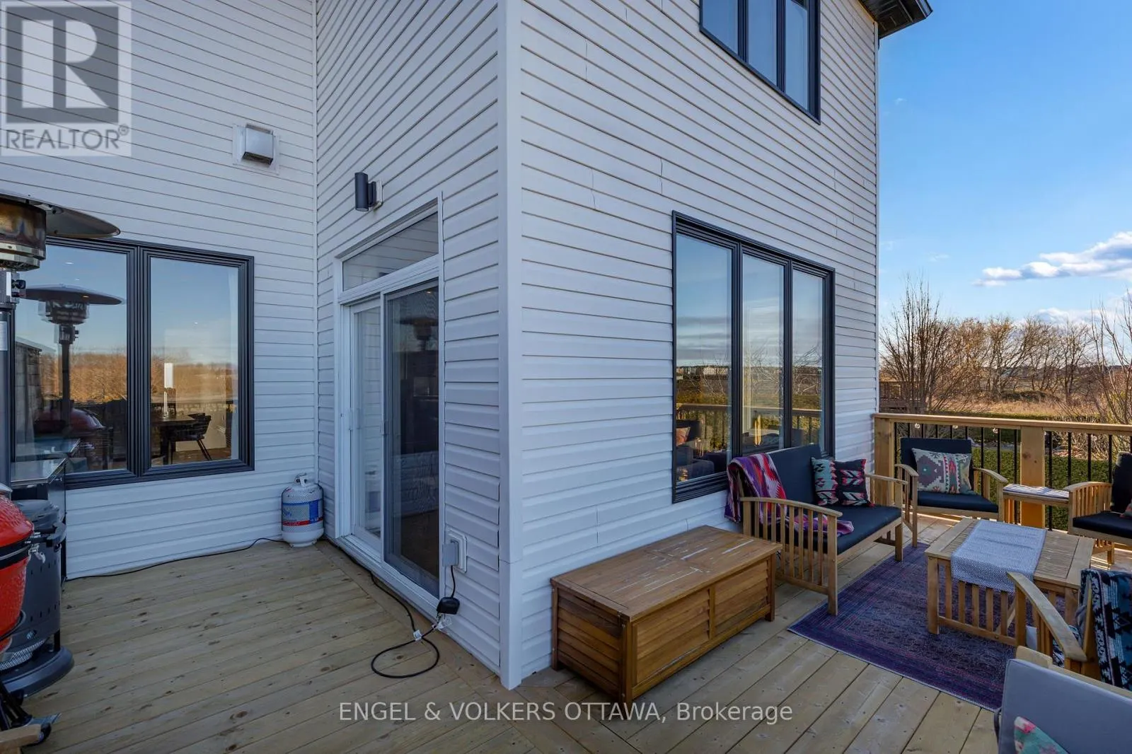 1080 NORTHGRAVES CRESCENT