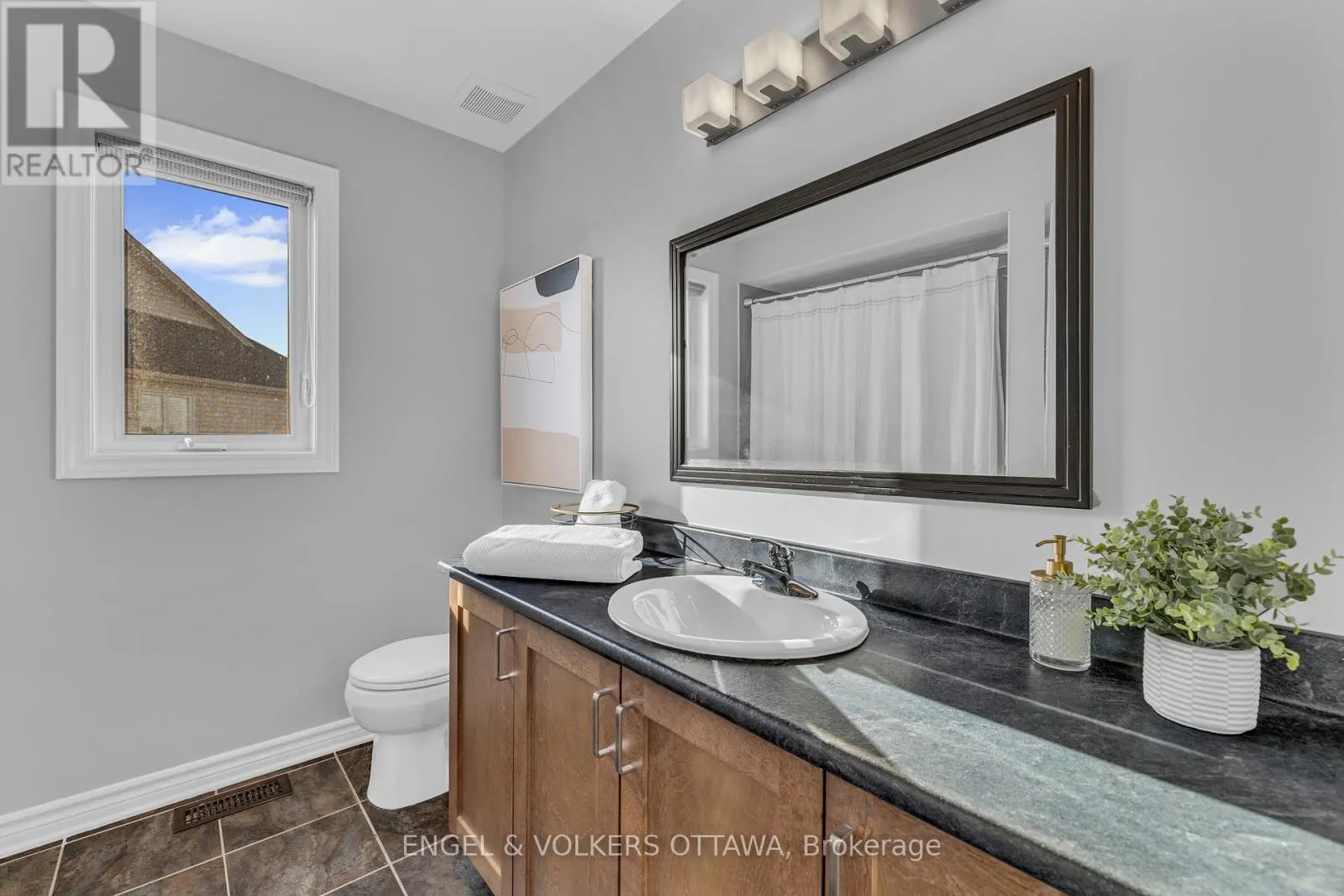 1080 NORTHGRAVES CRESCENT