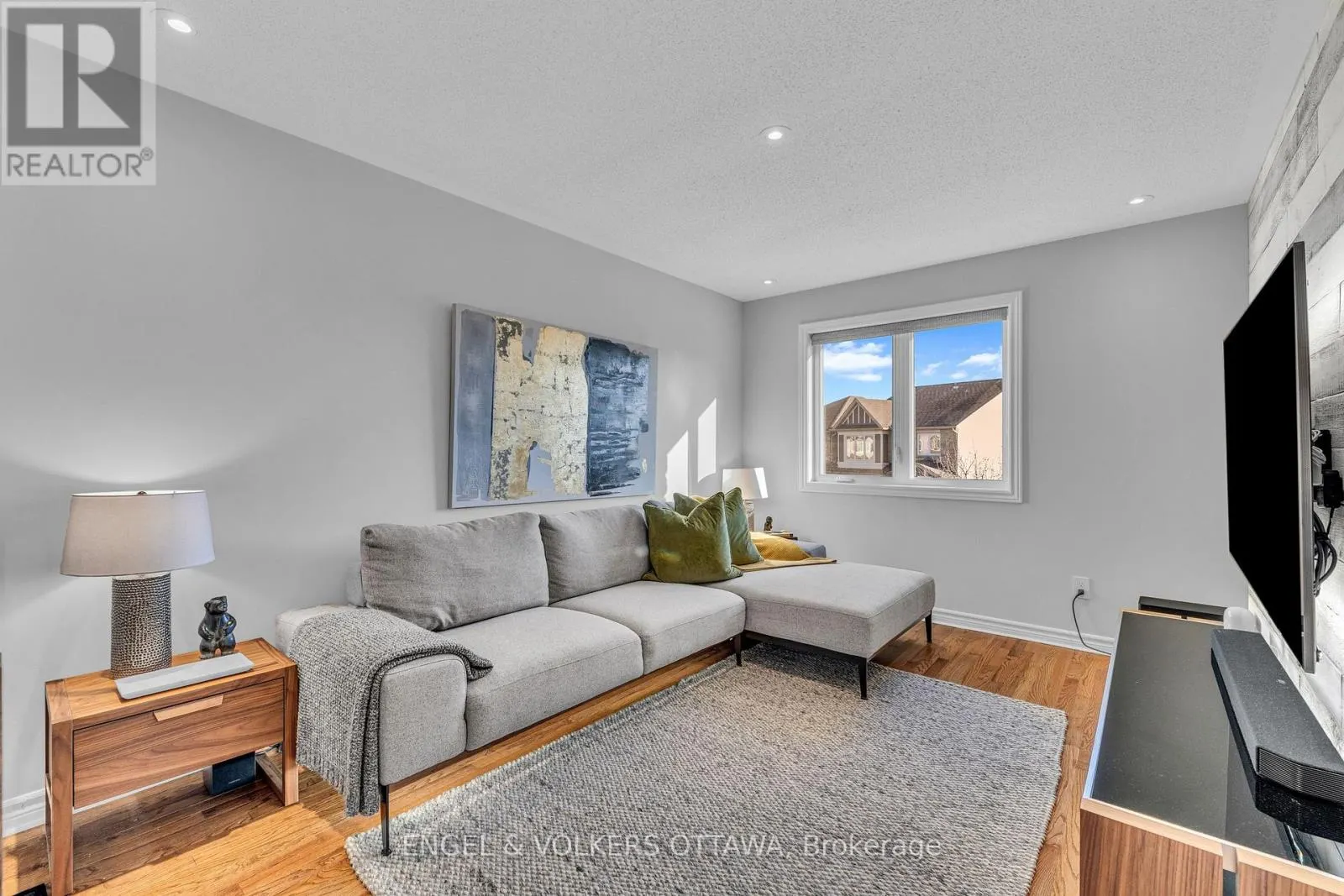 1080 NORTHGRAVES CRESCENT