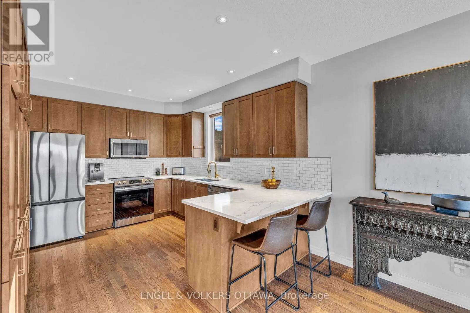 1080 NORTHGRAVES CRESCENT