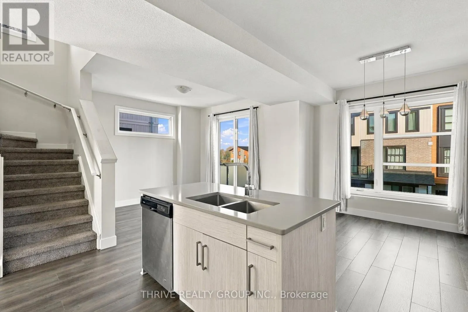 921 SARNIA ROAD