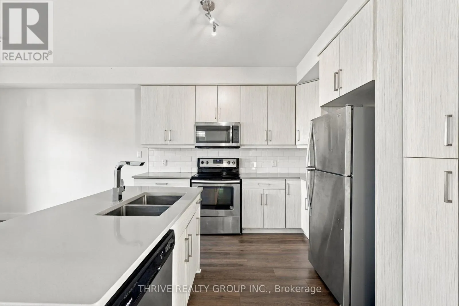 921 SARNIA ROAD