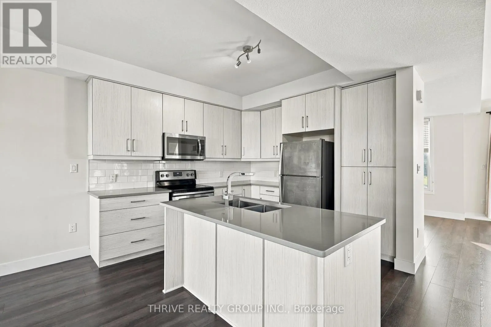 921 SARNIA ROAD