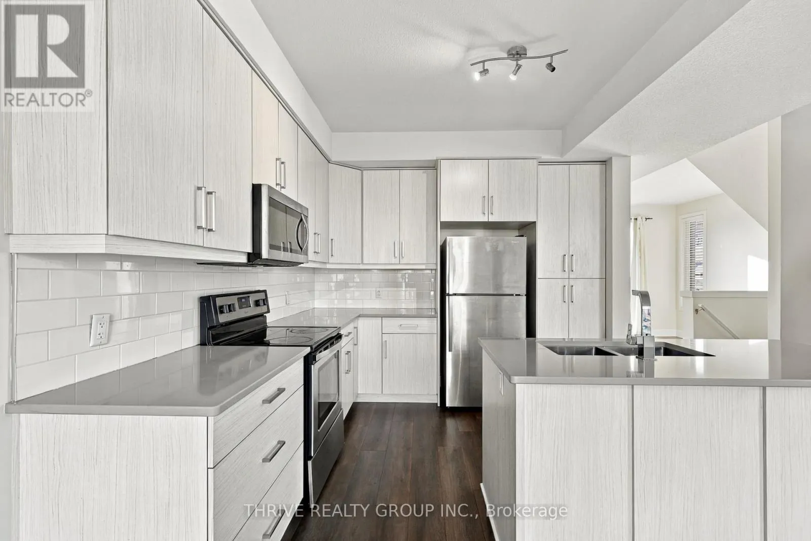 921 SARNIA ROAD