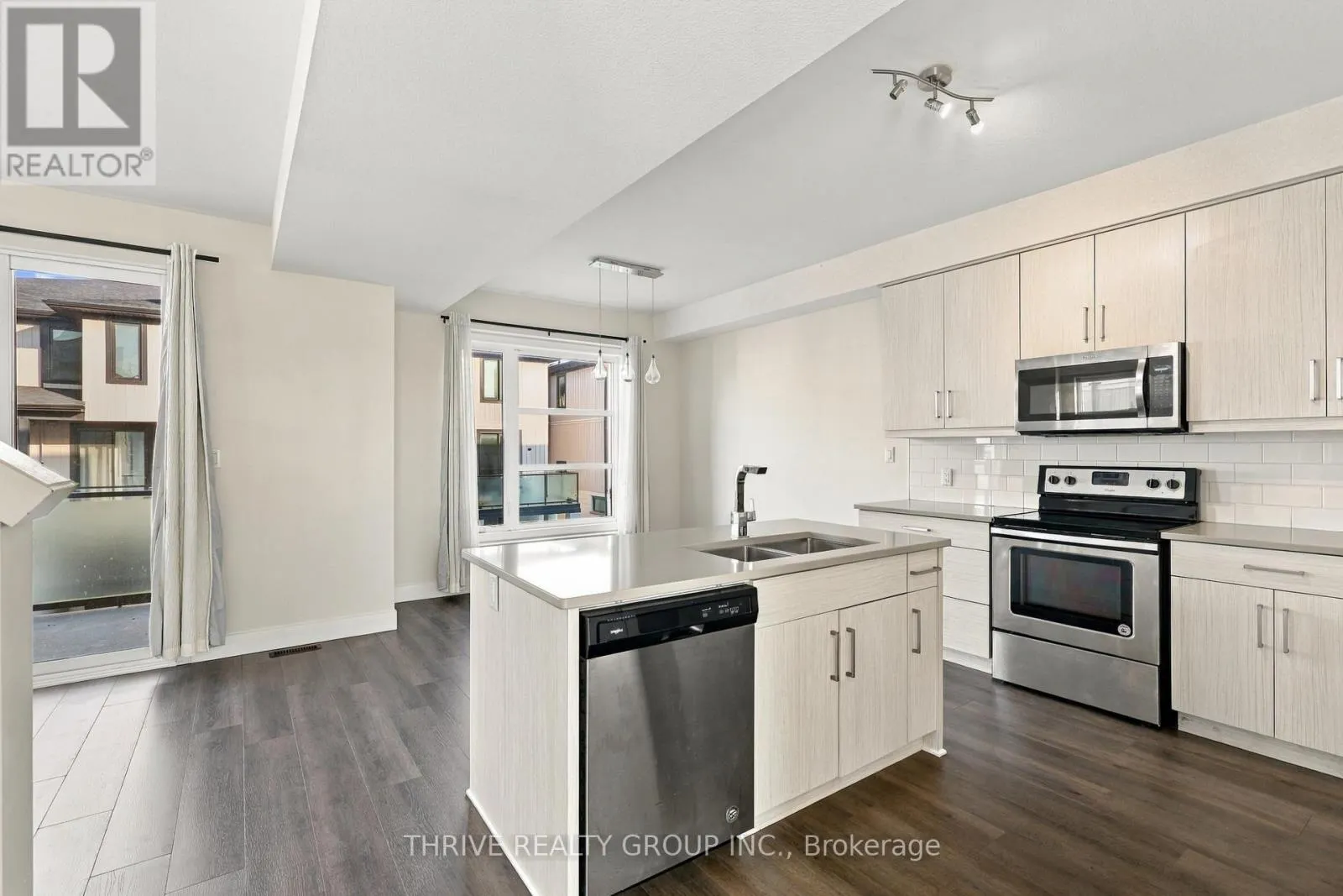 921 SARNIA ROAD