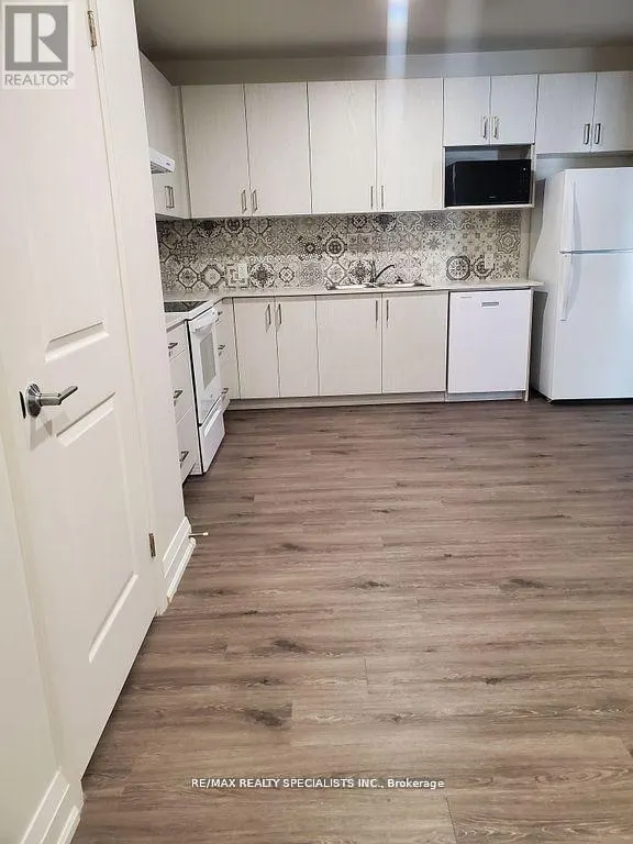 206 - 307 KING STREET E