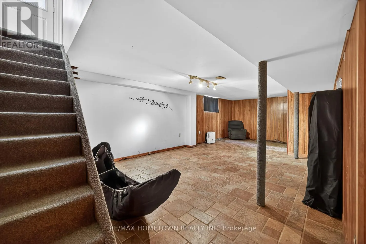 1404 HALLECKS ROAD E