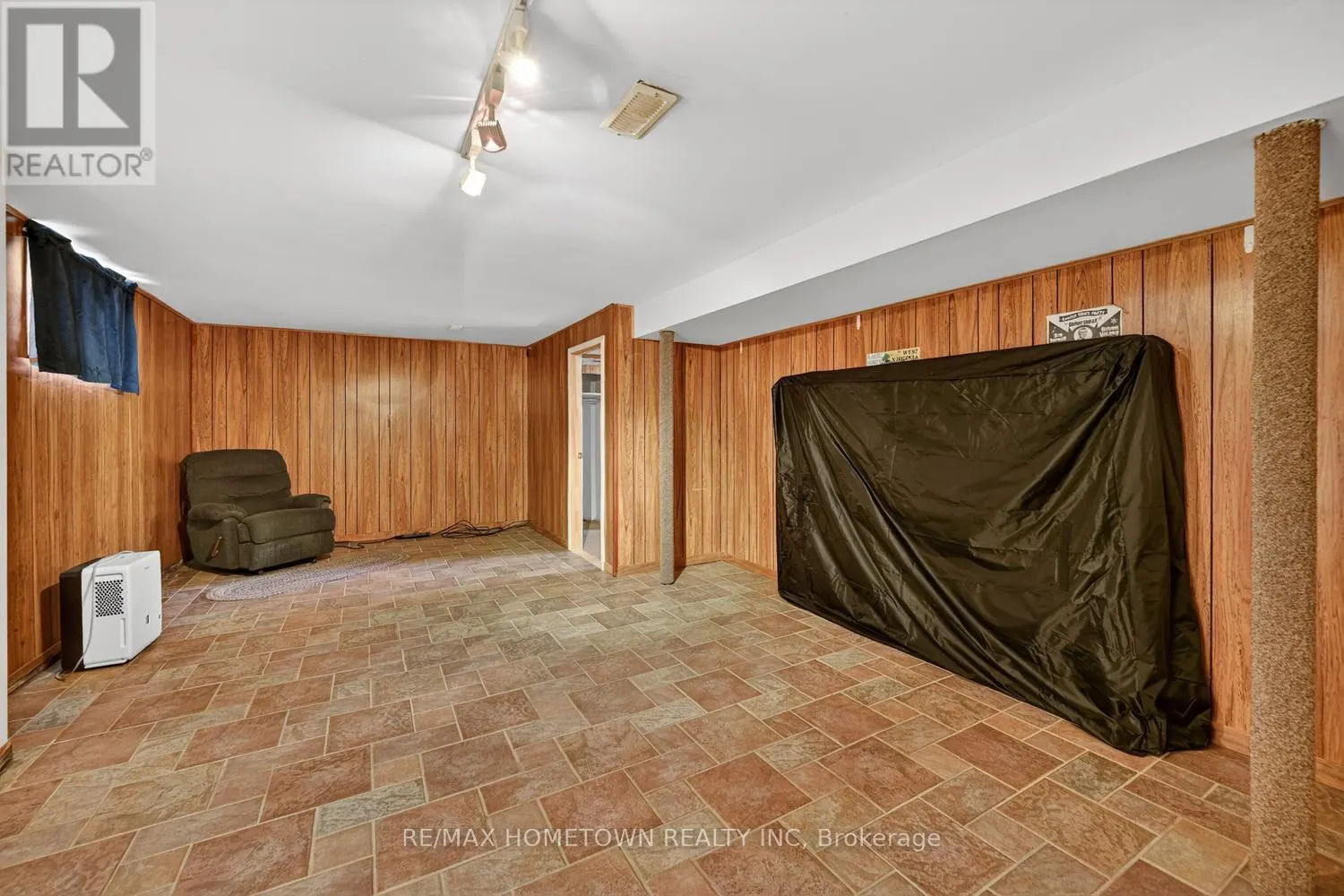 1404 HALLECKS ROAD E
