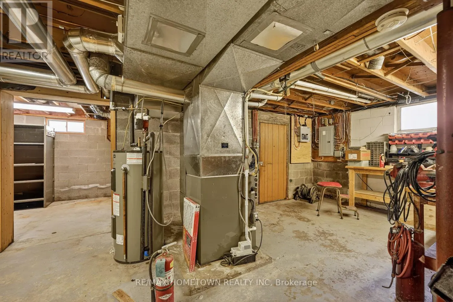 1404 HALLECKS ROAD E