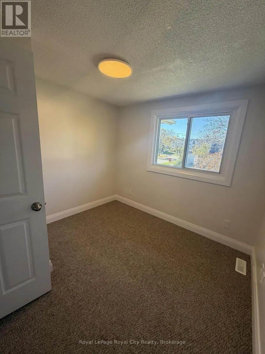 26A HELENE CRESCENT