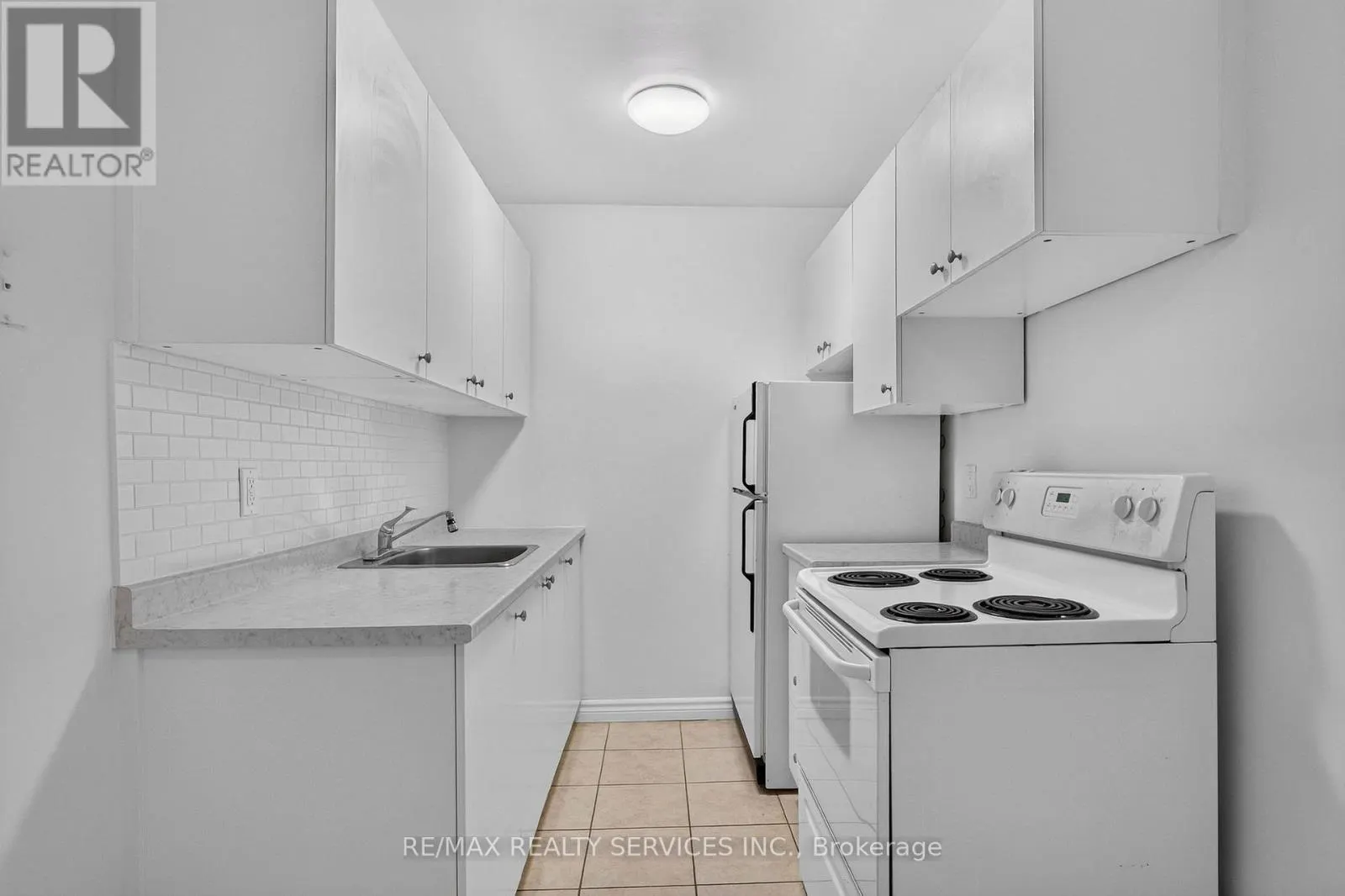 804 - 223 JACKSON STREET W