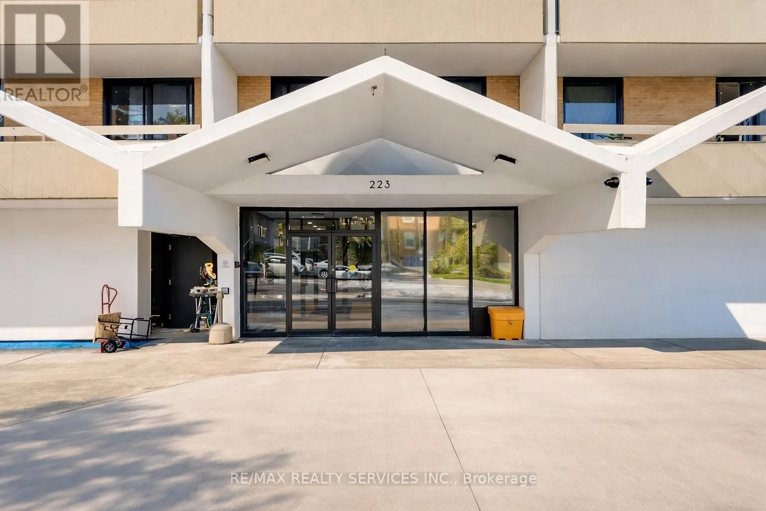 804 - 223 JACKSON STREET W