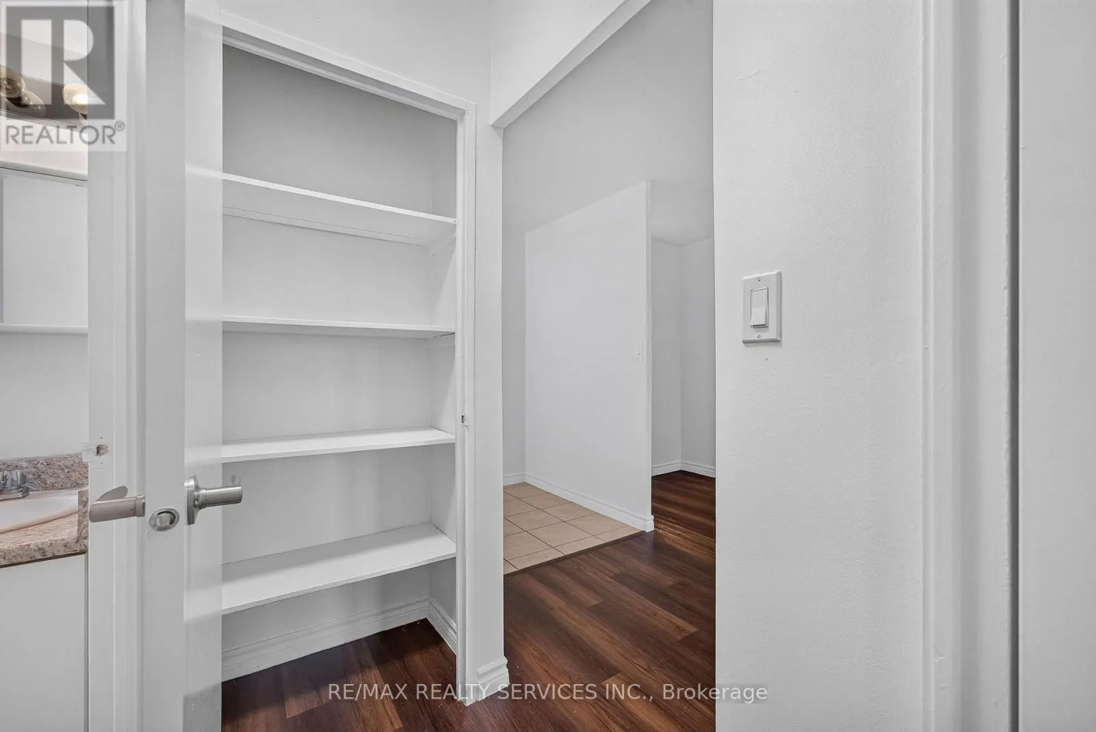 804 - 223 JACKSON STREET W