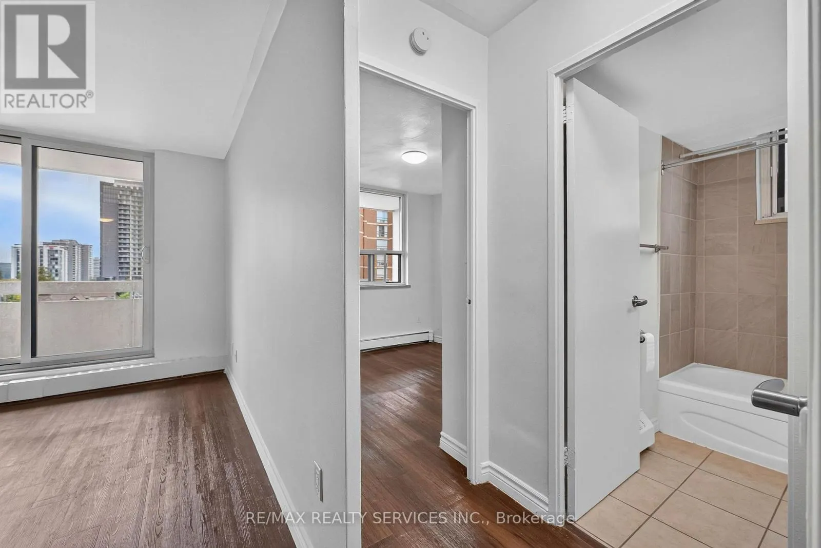 804 - 223 JACKSON STREET W