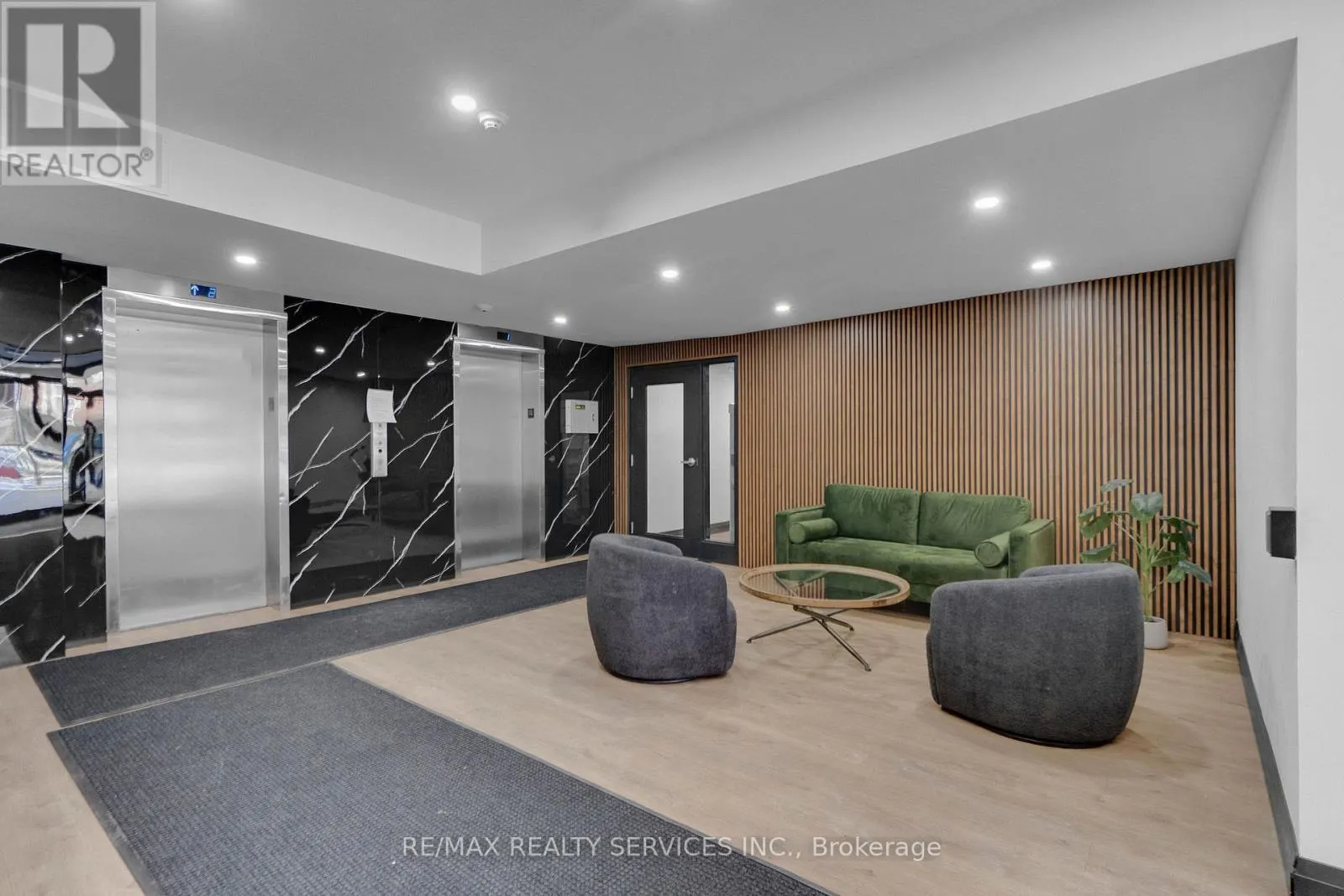 804 - 223 JACKSON STREET W