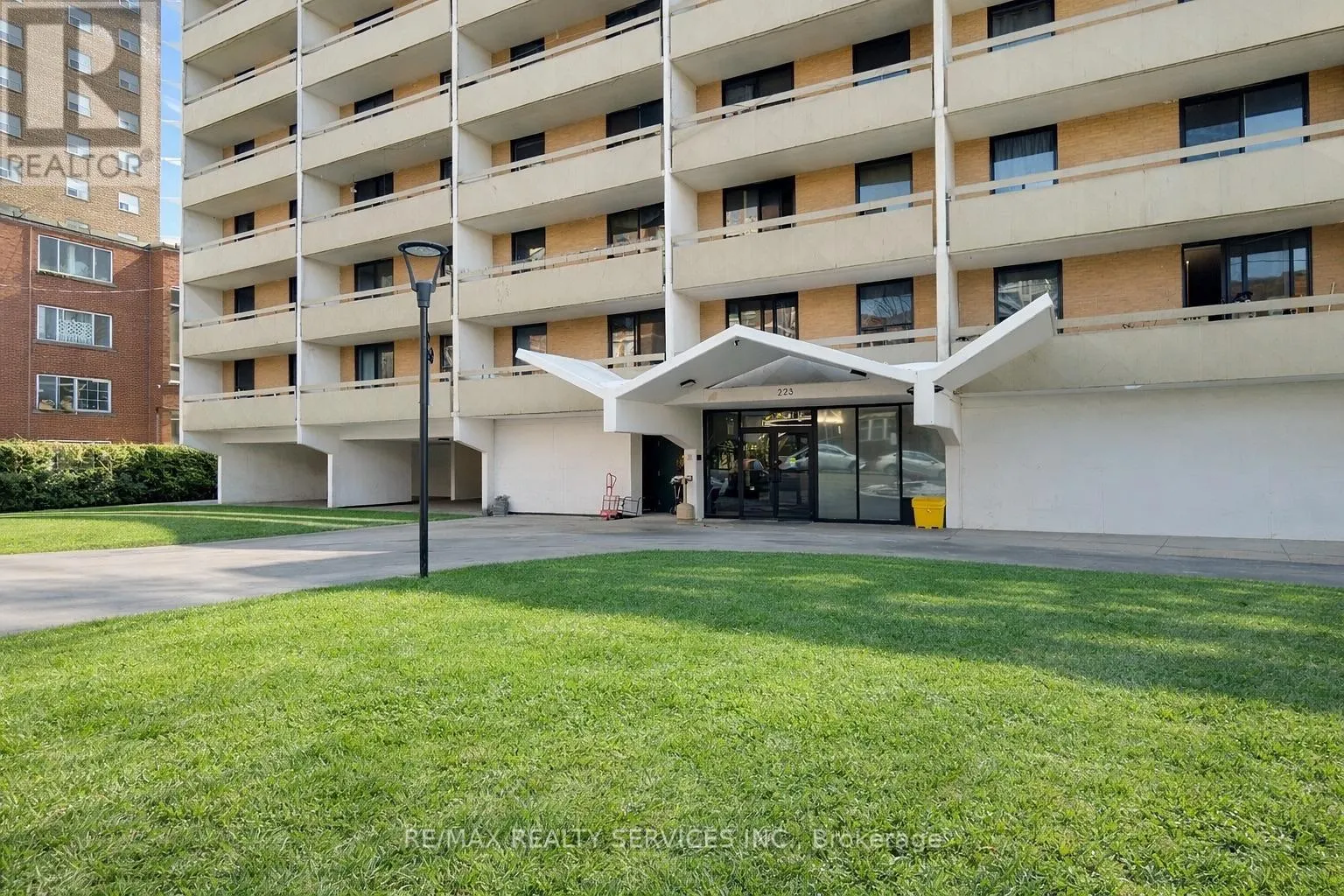 804 - 223 JACKSON STREET W