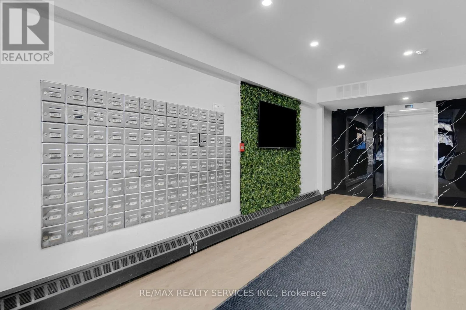 804 - 223 JACKSON STREET W