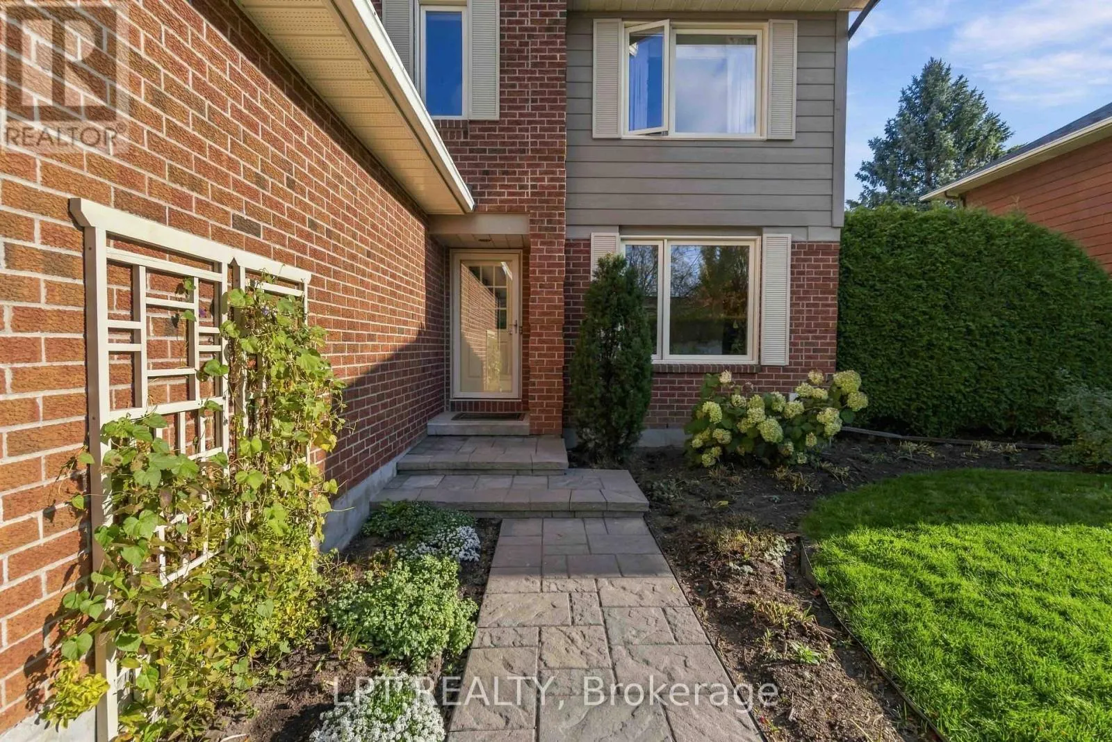 36 DEER MOSS TRAIL