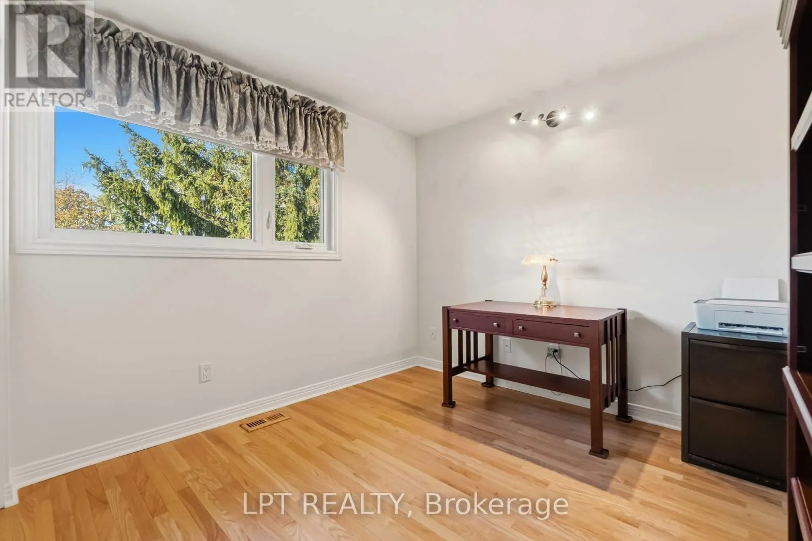 36 DEER MOSS TRAIL
