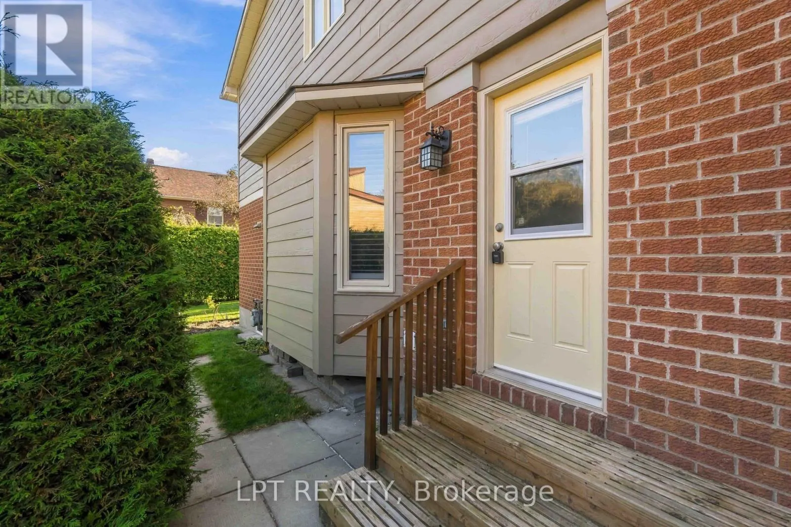 36 DEER MOSS TRAIL
