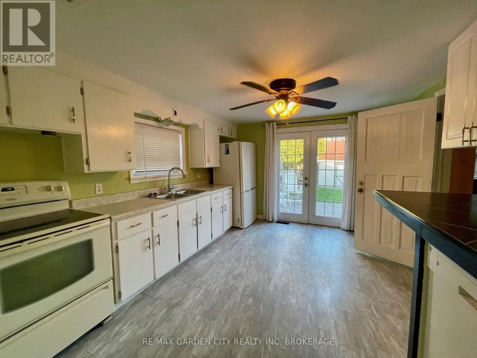 14 WELLAND STREET S