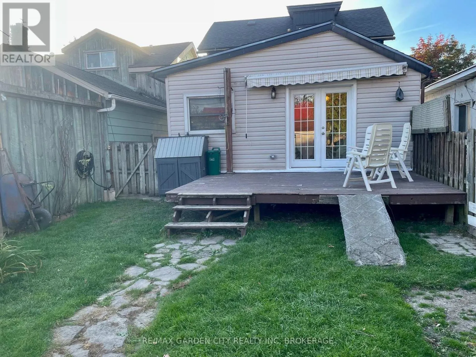 14 WELLAND STREET S