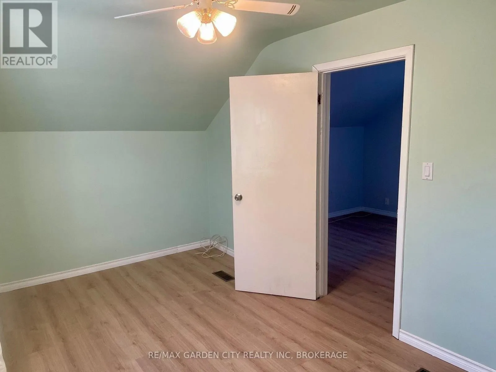 14 WELLAND STREET S