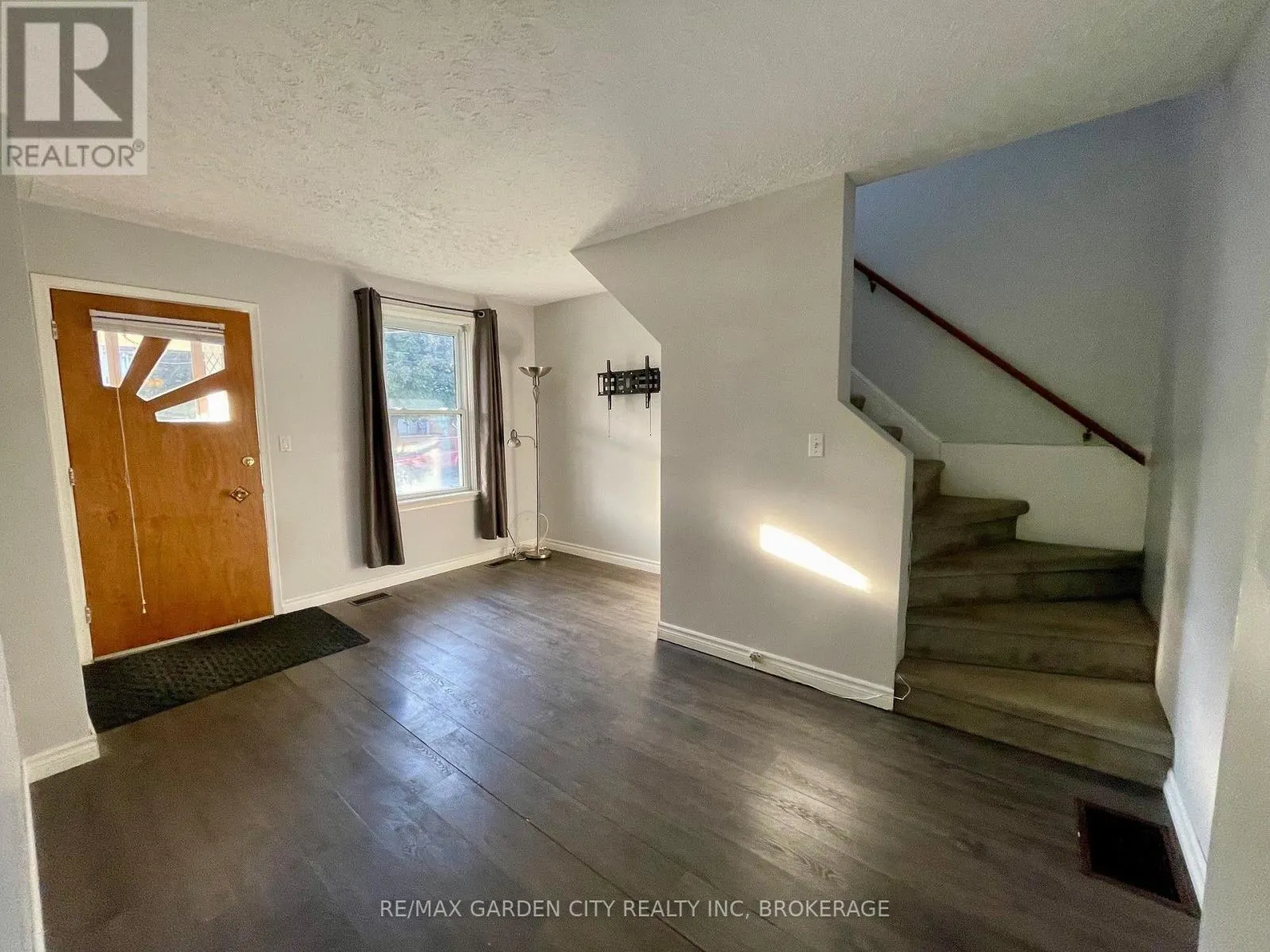 14 WELLAND STREET S