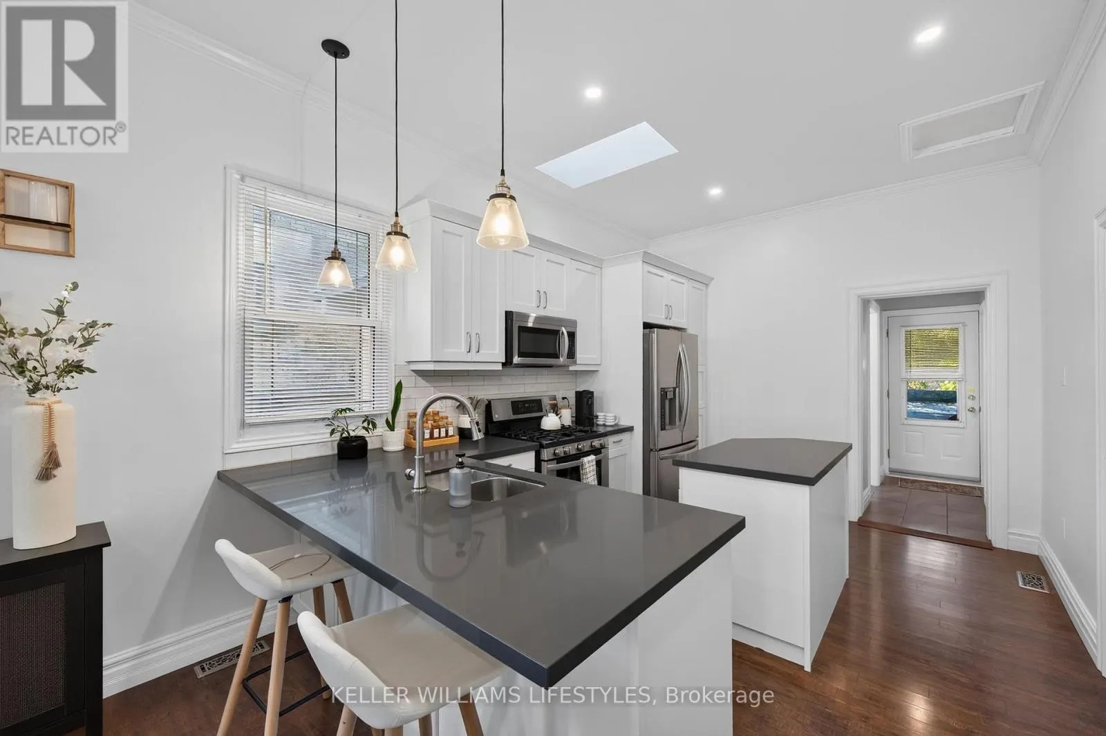 581 CENTRAL AVENUE