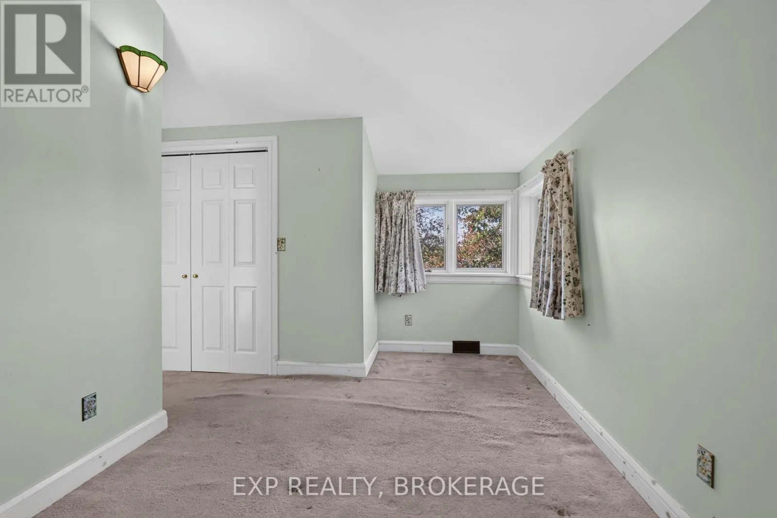 1008 MOCKINGBIRD LANE