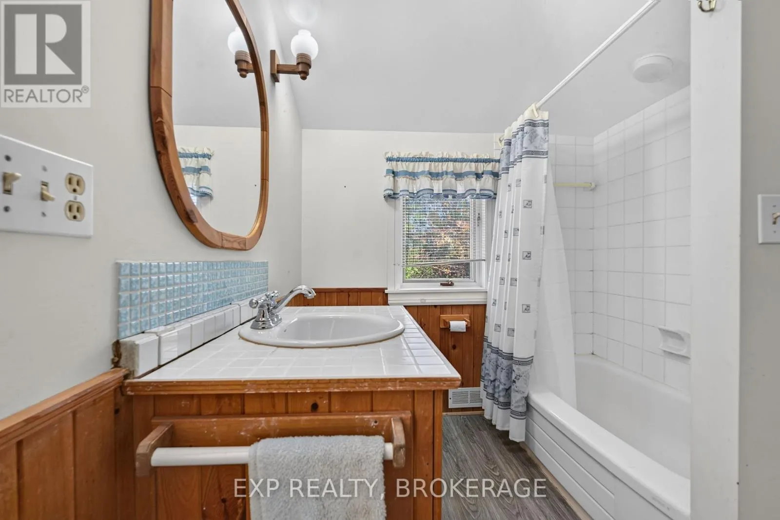 1008 MOCKINGBIRD LANE