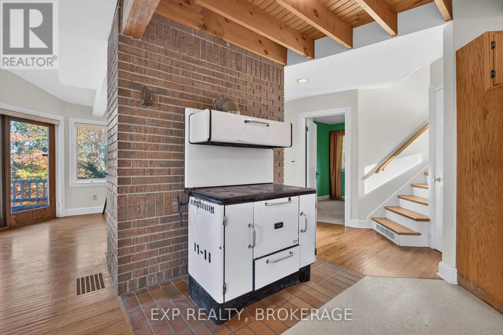 1008 MOCKINGBIRD LANE