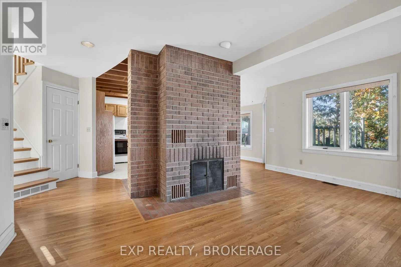 1008 MOCKINGBIRD LANE